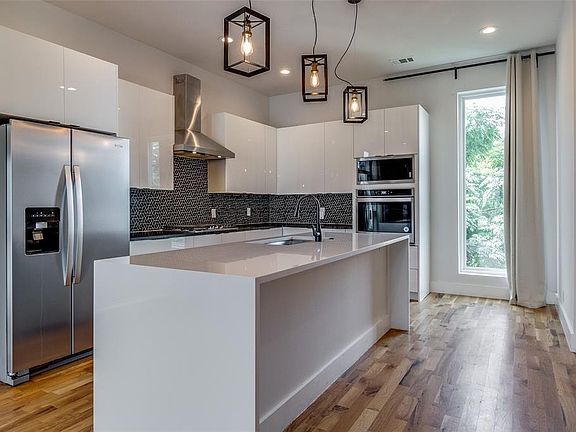 4th image of 4117 Munger Ave #4117