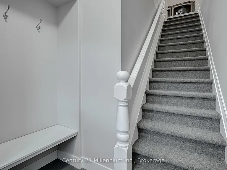 276 Edward St #UPPER — Photo 3