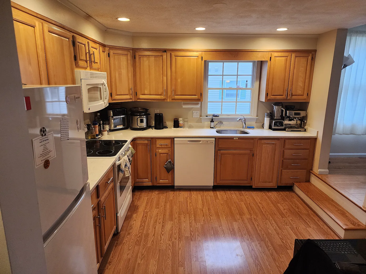 3 bed, 2.5 bath, 1500 sqft, $4,200 — Photo 2