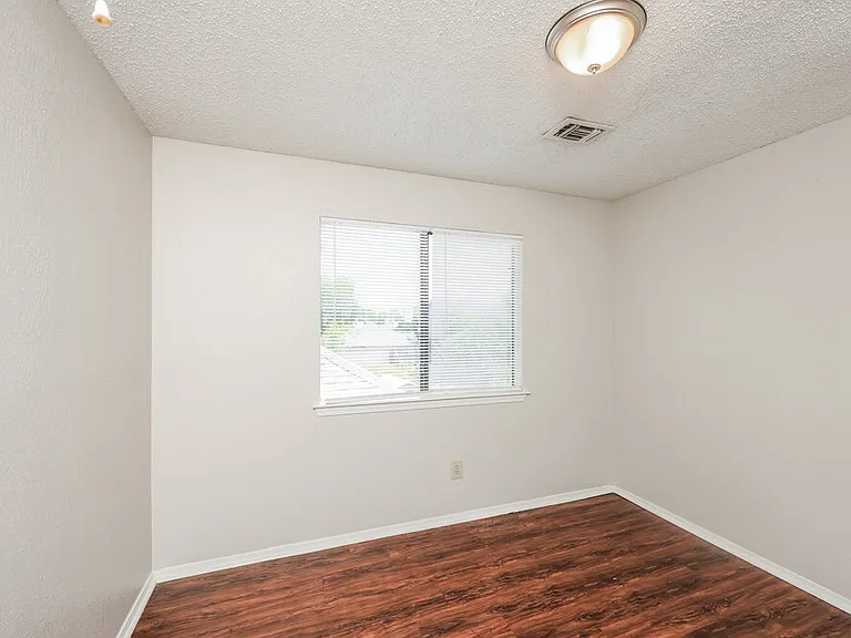 2728 Oak Bend Ln — Photo 15