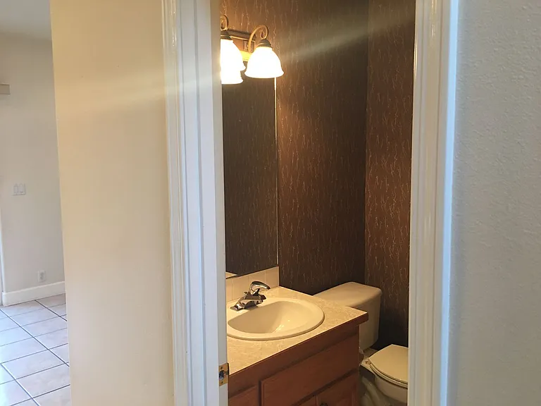 2057 Berwin Ln — Photo 16