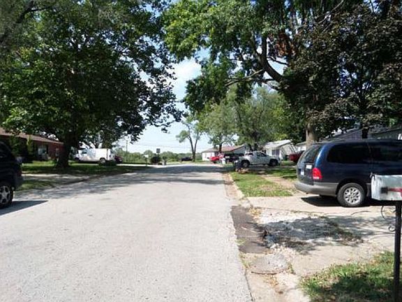 5th image of 8546 Barnett Ave