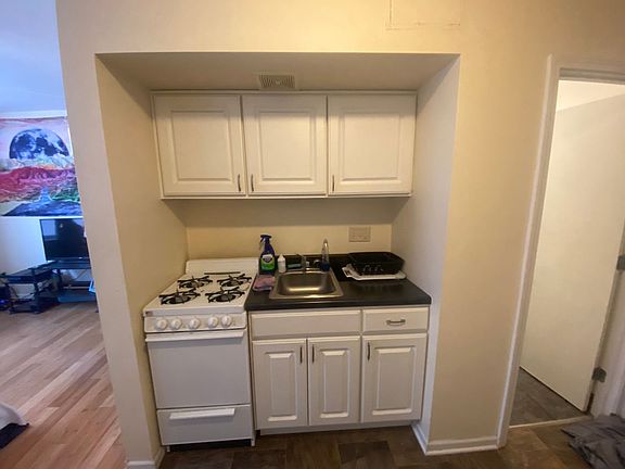 5th image of 1819 N Cambridge Ave APT 112