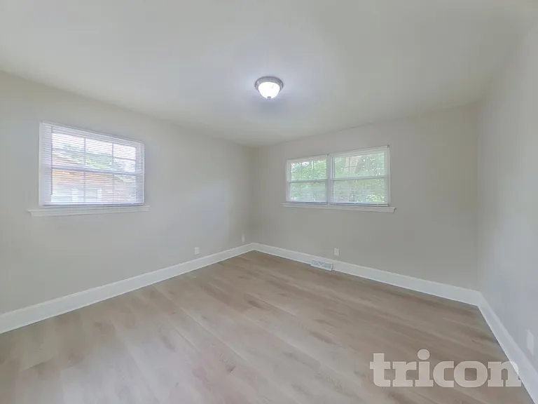 7511 Monroe Rd — Photo 14