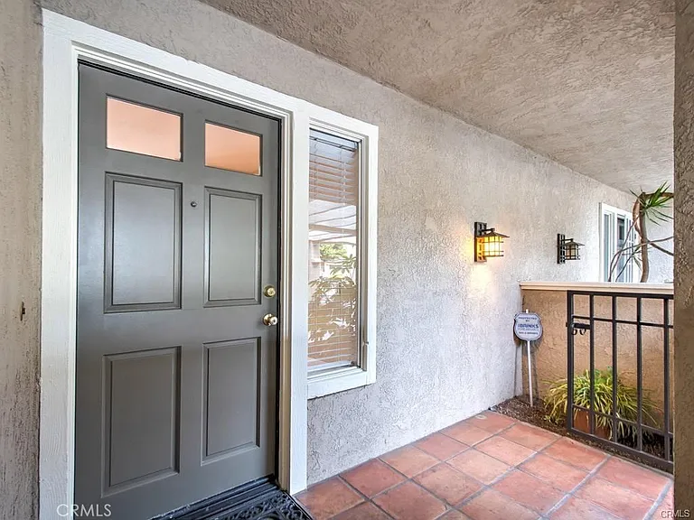 115 Stanford Ct #50 — Photo 2