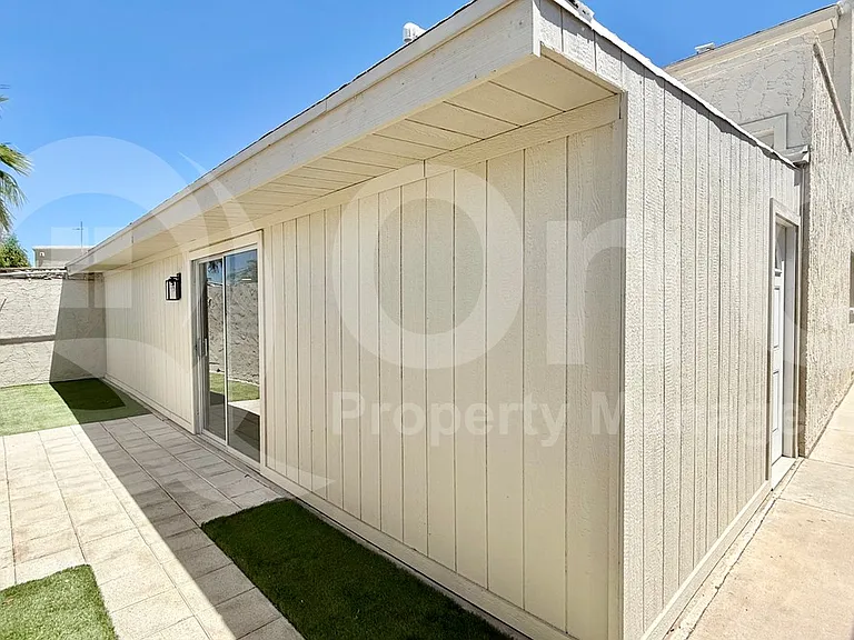 1775 N Terrace Cir — Photo 24