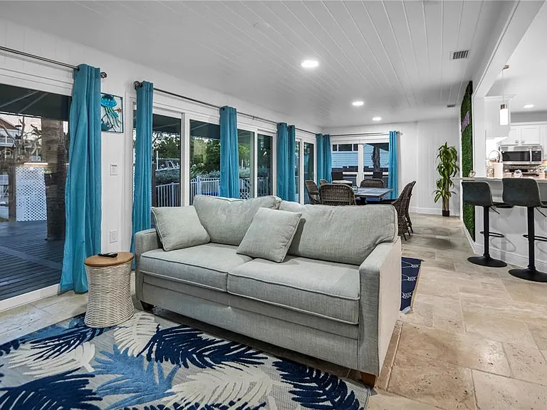 31 Lands End Ln — Photo 18