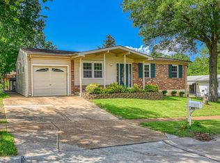 1236 Dorne Dr, Ballwin, MO 63021