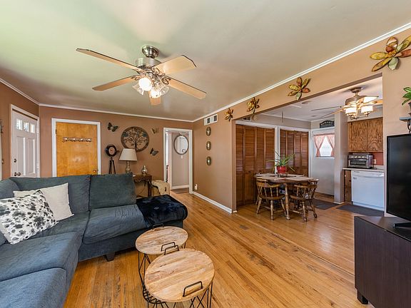 3rd image of 10133 Dora St