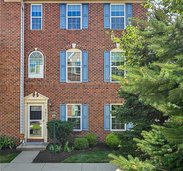 1st image of 401 Pointe View Dr