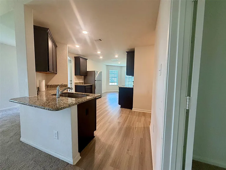 305 Eastwood Flats Dr — Photo 2