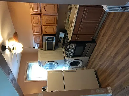 Rented by Windsor Homes Realty Corp | media 10