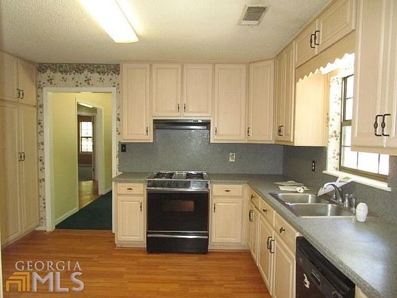 2nd image of 544 Willow Ln