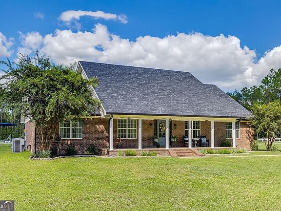 3rd image of 301 English Acres Dr