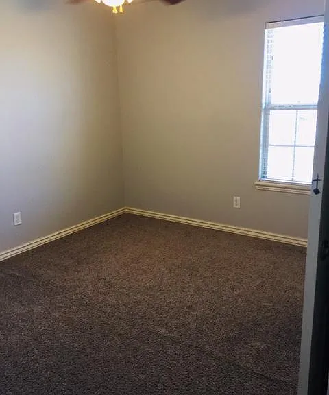 1015 Kensington Dr — Photo 12