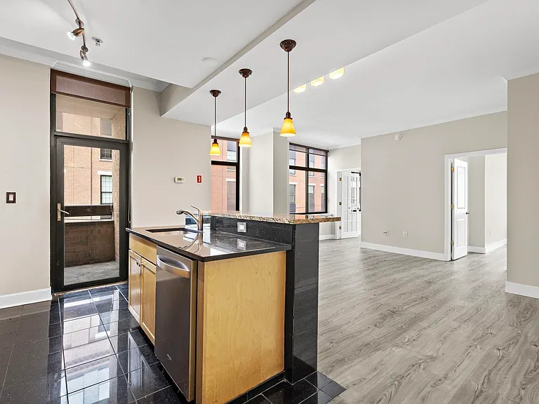 610 Newark St #4E — Photo 4
