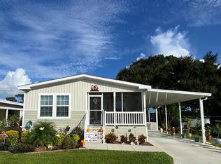 36146 Plum Ave, Grand Island, FL 32735