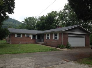 24 Meadow Ln, Huntington, WV 25704