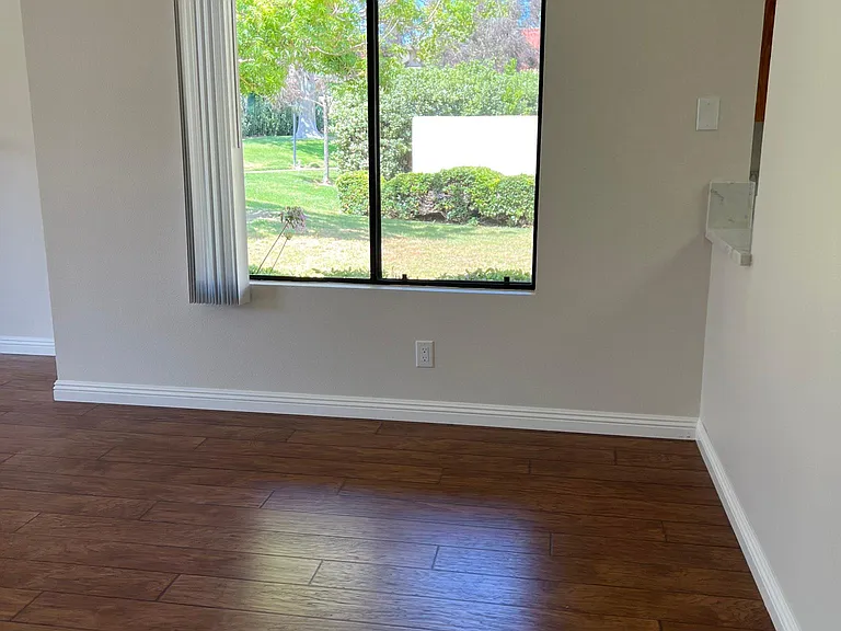 831 Sandberg Ln — Photo 8