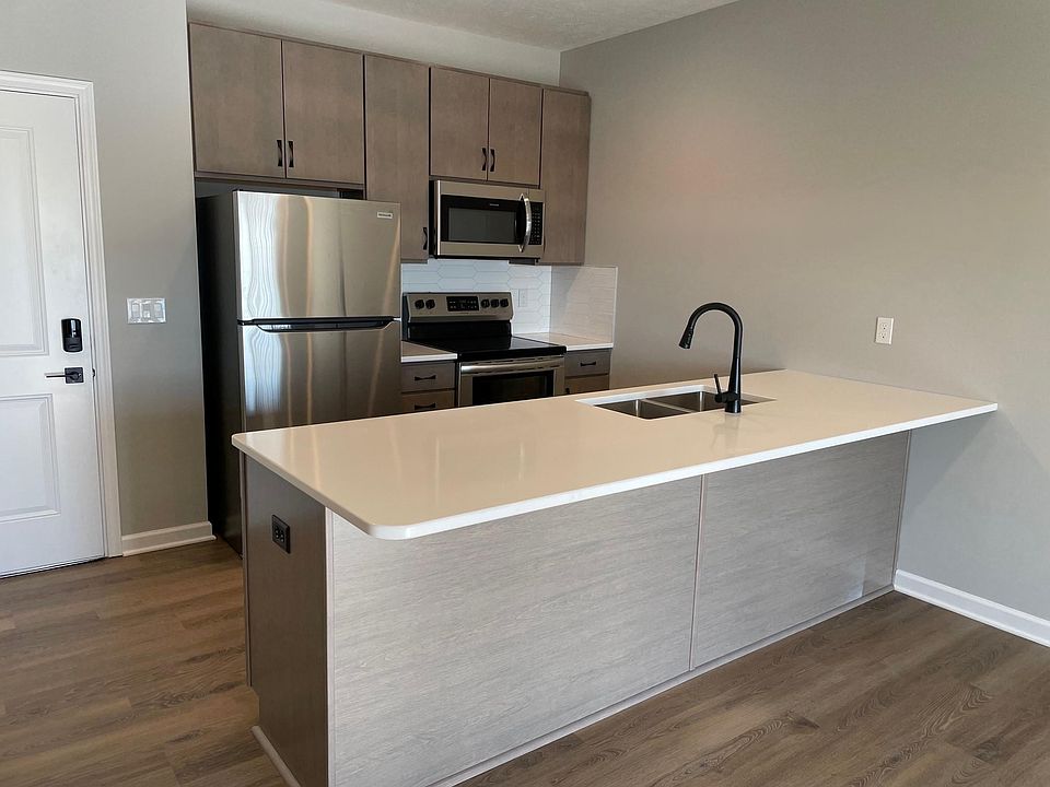 1st image of 18743 Oakmont Dr #208