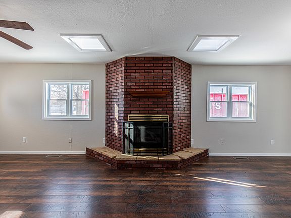 4th image of 522 E 5th St