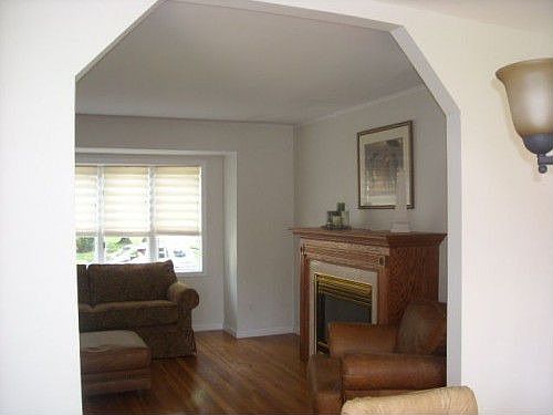 5th image of 45 Lois Ln