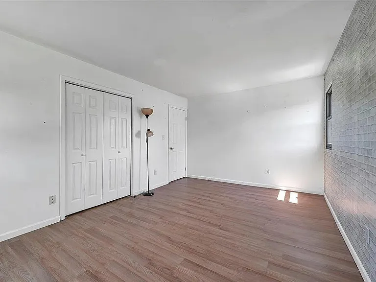 54 Capital Dr — Photo 36