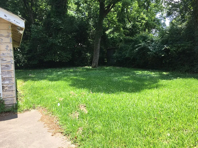107 Browning Ave — Photo 3