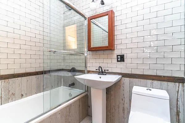 Bathroom, photo 2