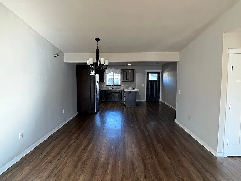203 N Camelot Ln — Photo 8