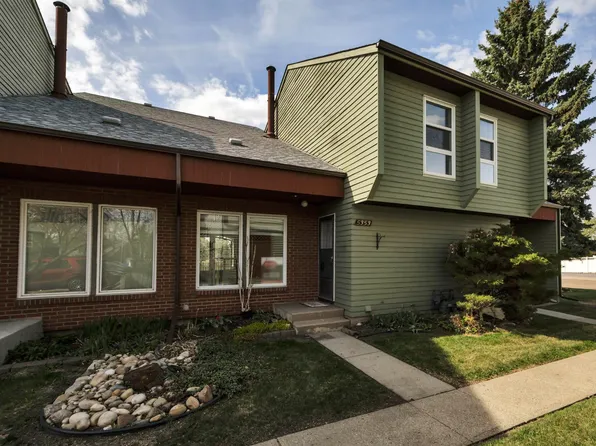 5353 Hill View Cres NW, Edmonton, AB T6L 1V9