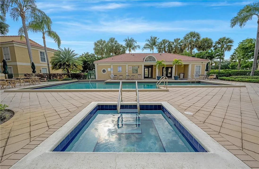 Building Photo - 799 Riverside Dr #1021