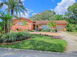 1650 Robinson Dr N, Saint Petersburg, FL 33710