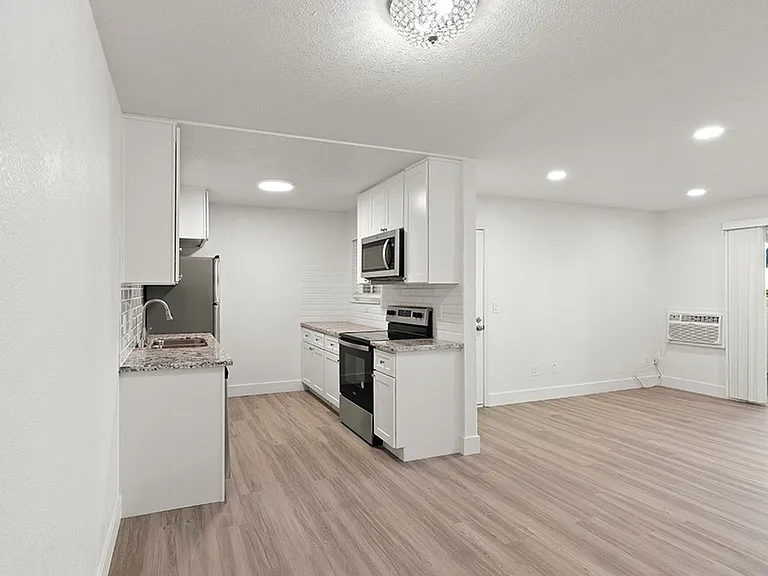 The Huntley Apartments — Photo 7