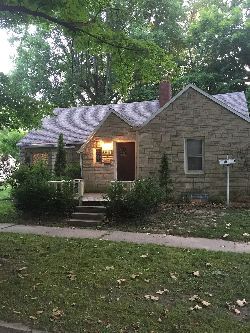 621 9th St photo 1