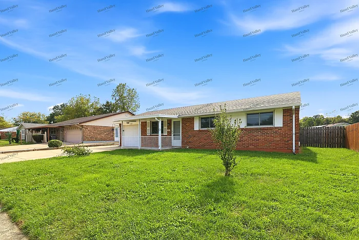 3 bed, 1.0 bath, 999 sqft, $1,575 — Photo 2