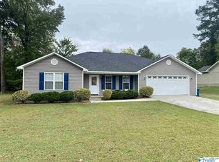 507 Honeysuckle Ln, Albertville, AL 35950