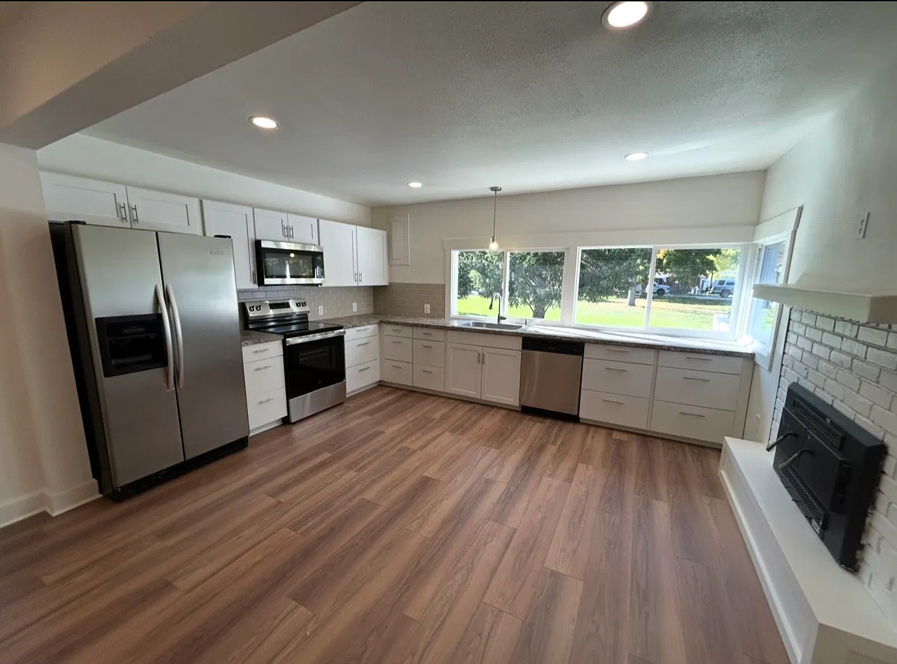 3 bed, 1600 sqft, $2,395 — Photo 2