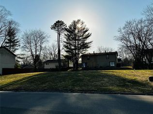 3313 Denvershire Dr, Belleville, IL 62221