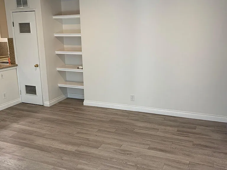 1726 Winona Blvd #201 — Photo 23