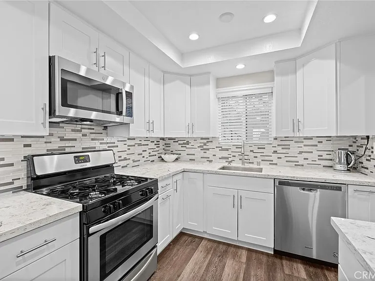 545 E Cypress Ave #F — Photo 9