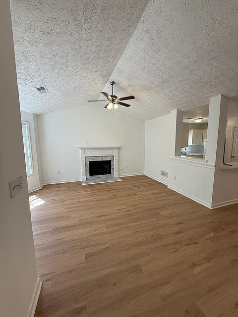 4 bed, 2.5 bath, 1496 sqft, $2,150 — Photo 3