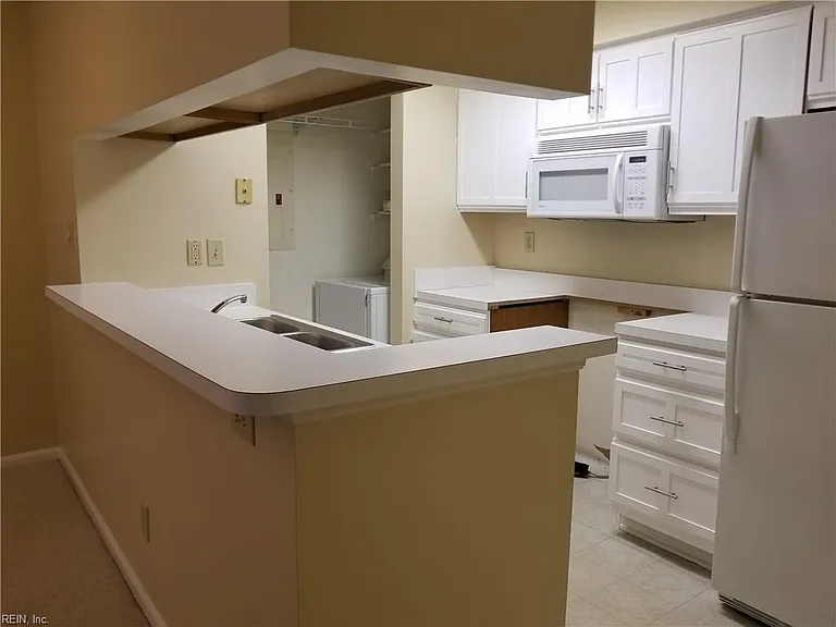 705 Holston River Ct #G — Photo 12
