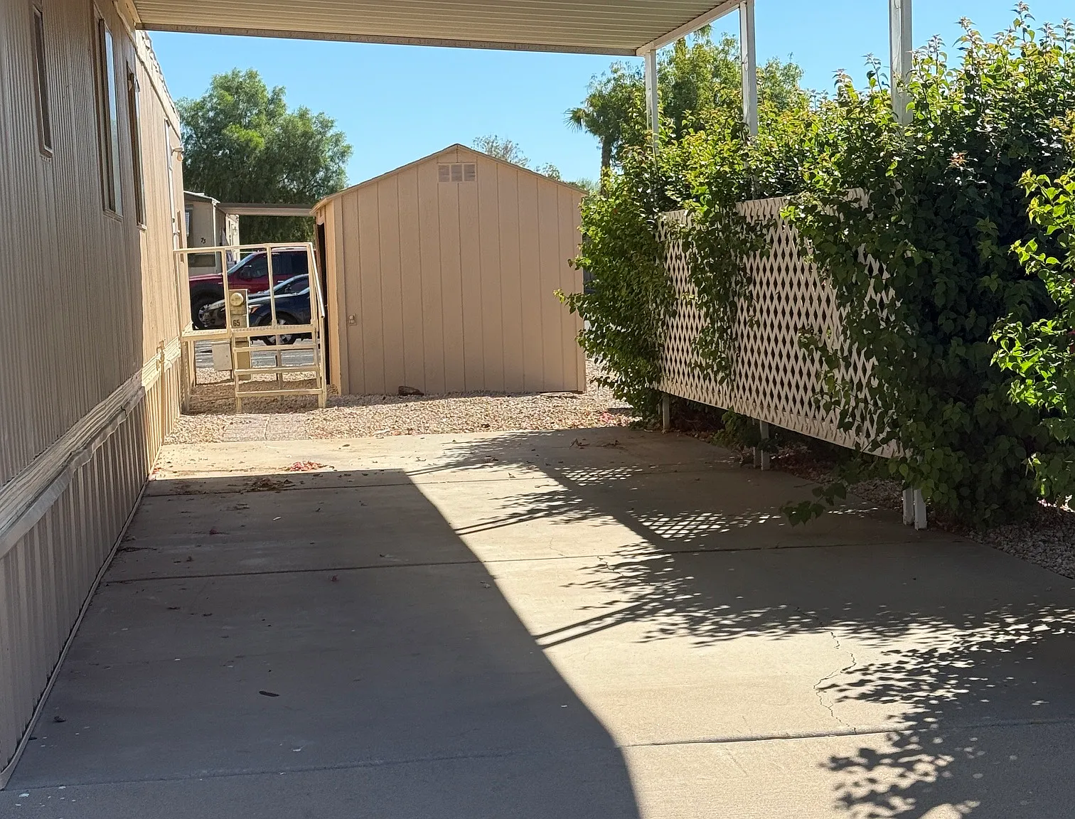 3 bed, 840 sqft, $1,410 — Photo 2