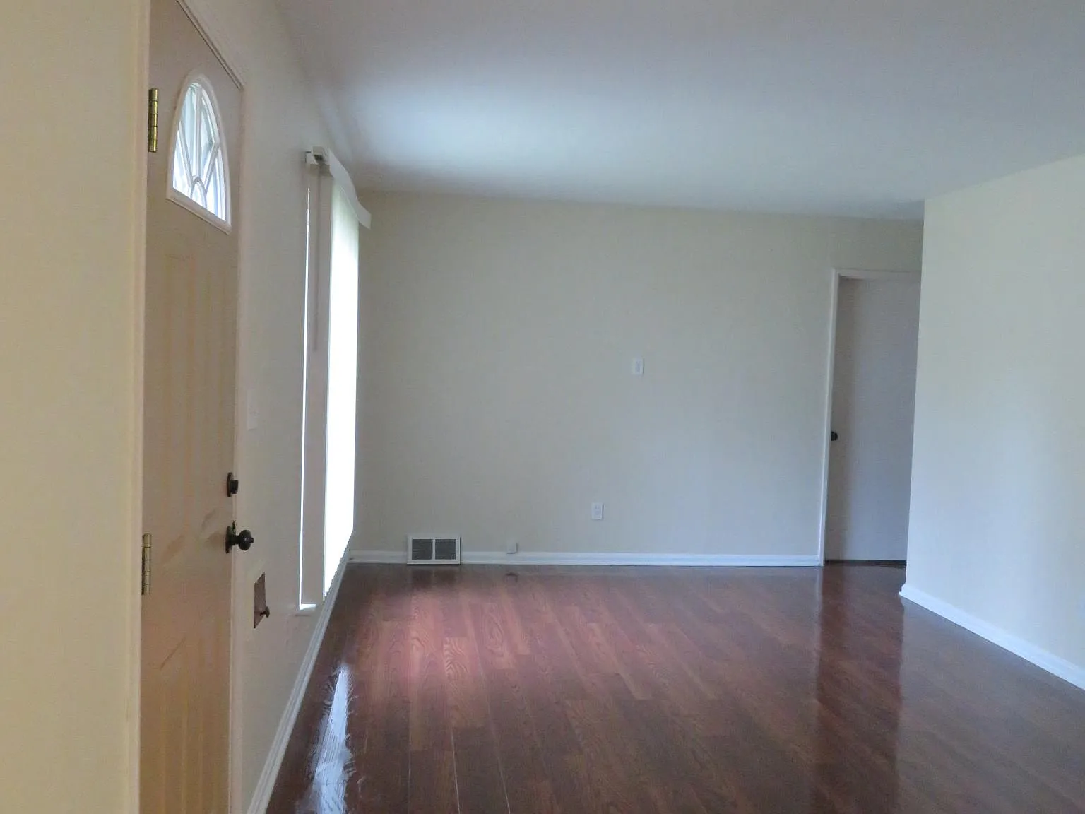 1327 Genesee Ave — Photo 3