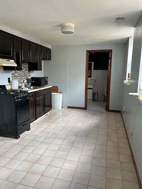 Kitchen/Dining 1