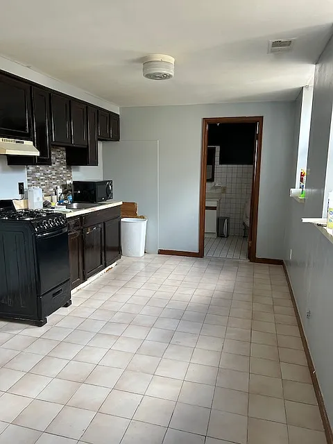 Kitchen/Dining 1