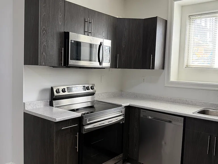 156 Barrett St — Photo 4