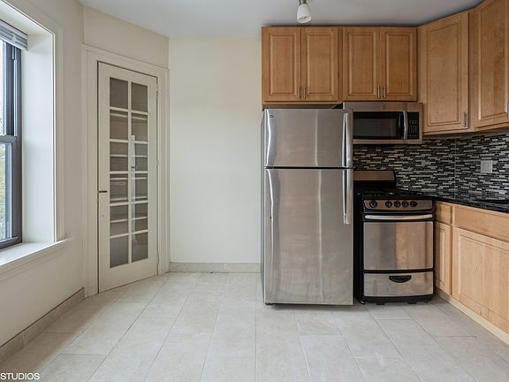 3rd image of 1824 N Lincoln Ave #312