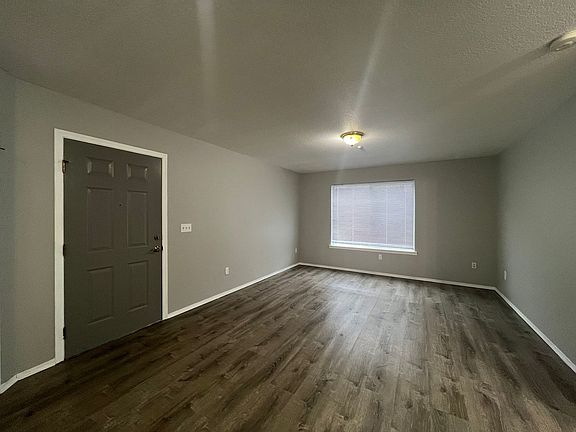 4th image of 110 & 114 SE 146th Ave #114-6